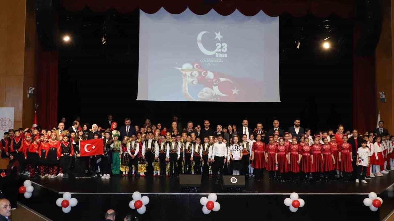 Atatürk Üniversitesi’nde 23 Nisan coşkusu