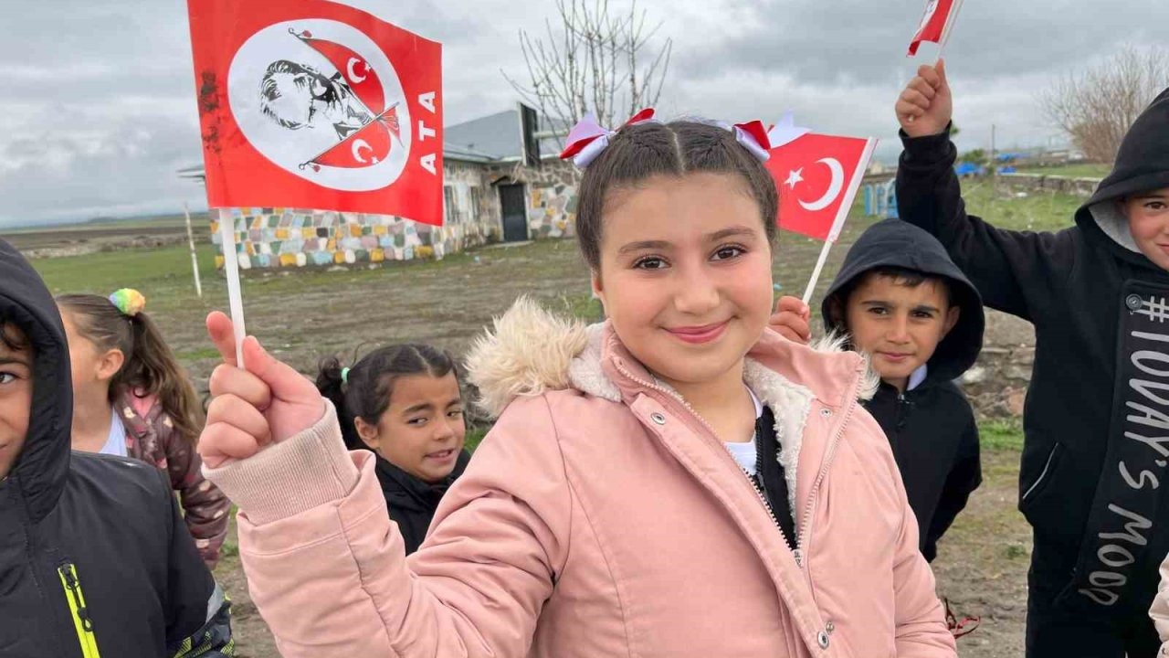 Kars’ta köy okulunda 23 Nisan coşkusu