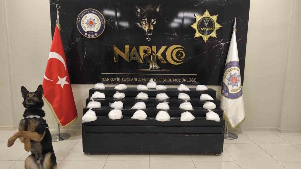 Polis 25 kilo 200 gram metamfetamin maddesi ele geçirildi