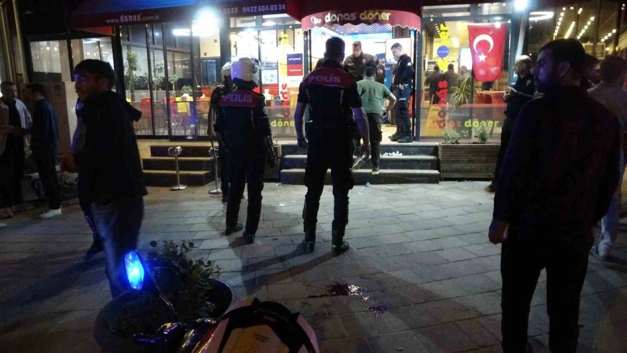 Dürümcü çalışanı ile inşaat işçilerinin kavgası kanlı bitti
