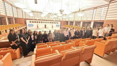 Vekil Koç, Ardahan’dan gelen öğrencilerle TBMM’de buluştu