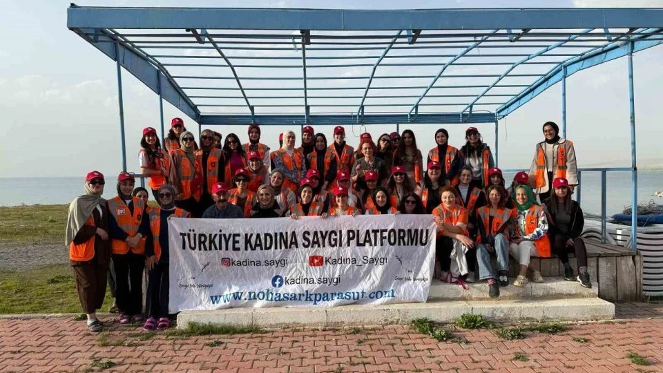 Türkiye’nin Farklı Üniversitelerinden 50 Kız Öğrenci Van’ın Tarihi ve Doğal Güzelliklerini Keşfediyor