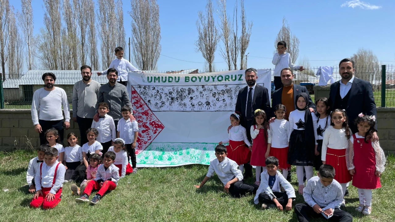 Ağrı’da “Umudu Boyuyoruz” Etkinliğiyle Miniklerden Filistin’e Destek