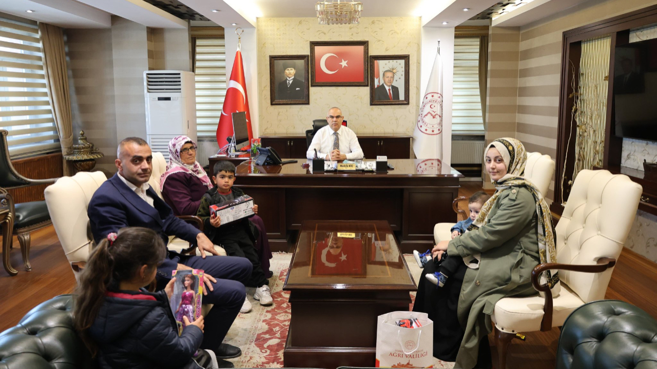 Ağrı Valisi Koç, Şehit Mehmet Demir’in Ailesini Makamında Ağırladı