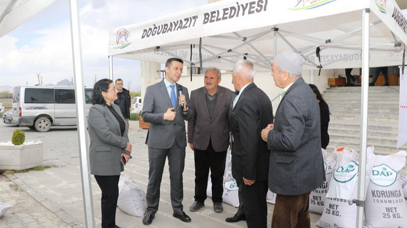 Doğubayazıt’ta Yem Bitkileri Tohum Dağıtım Töreni Gerçekleştirildi
