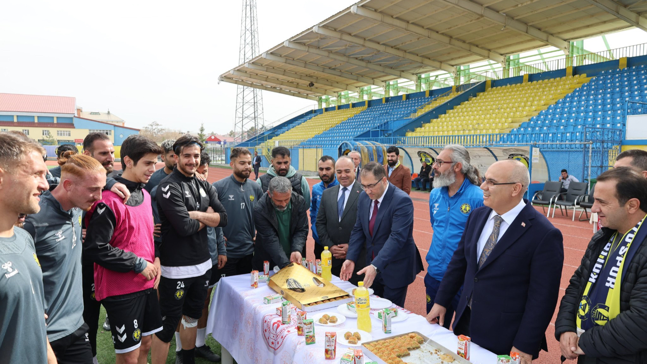 Vali Koç’tan Ağrı 1970 Spor’a Moral Ziyareti