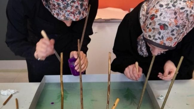 Erzincan'da gençlere "Ebru ve El Sanatları Kursu" düzenlendi