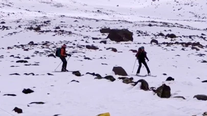 ( Videolu Haber ) Ağrı’nın Zirvesine Kayakla Yolculuk