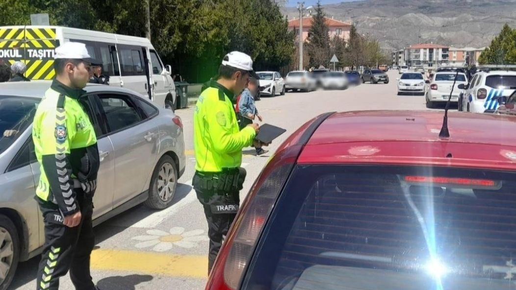 Erzincan'da polis ekiplerince okul çevreleri güvenli hale getiriliyor