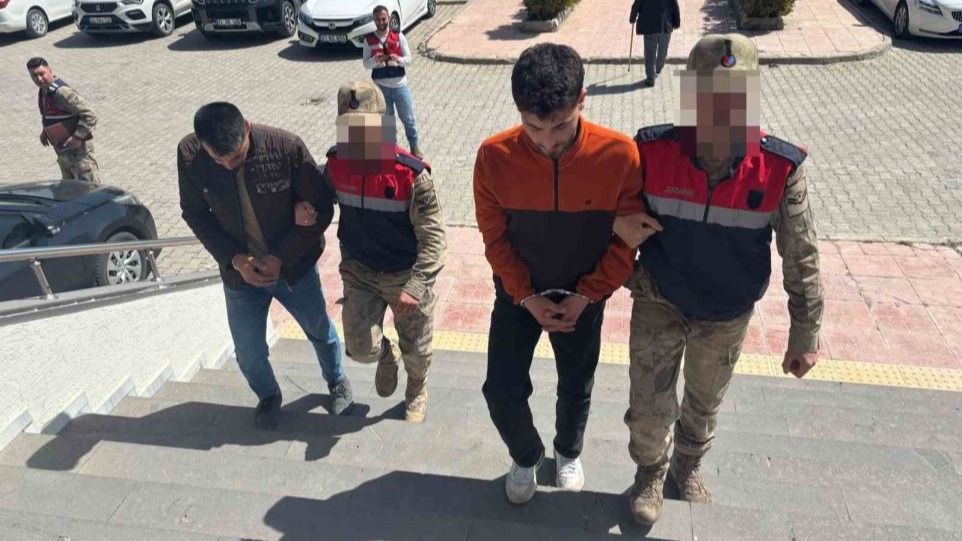 Bitlis’te göçmen kaçakçılığı yapan 4 organizatör tutuklandı