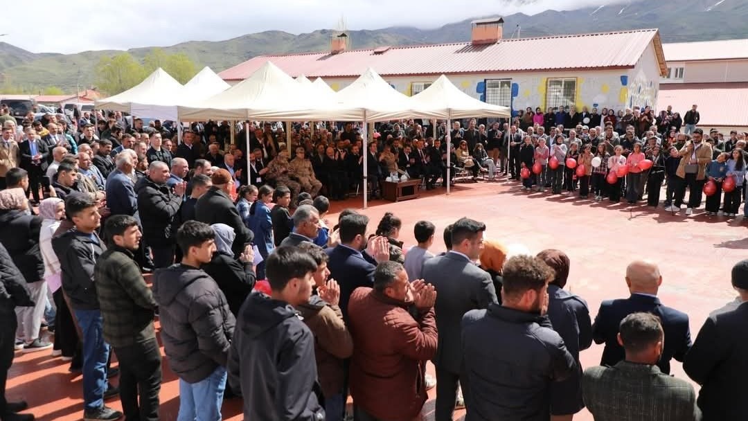 Bitlis Yolalan’da ilkokul binası ve 112 Acil Komuta Merkezi hizmete açıldı