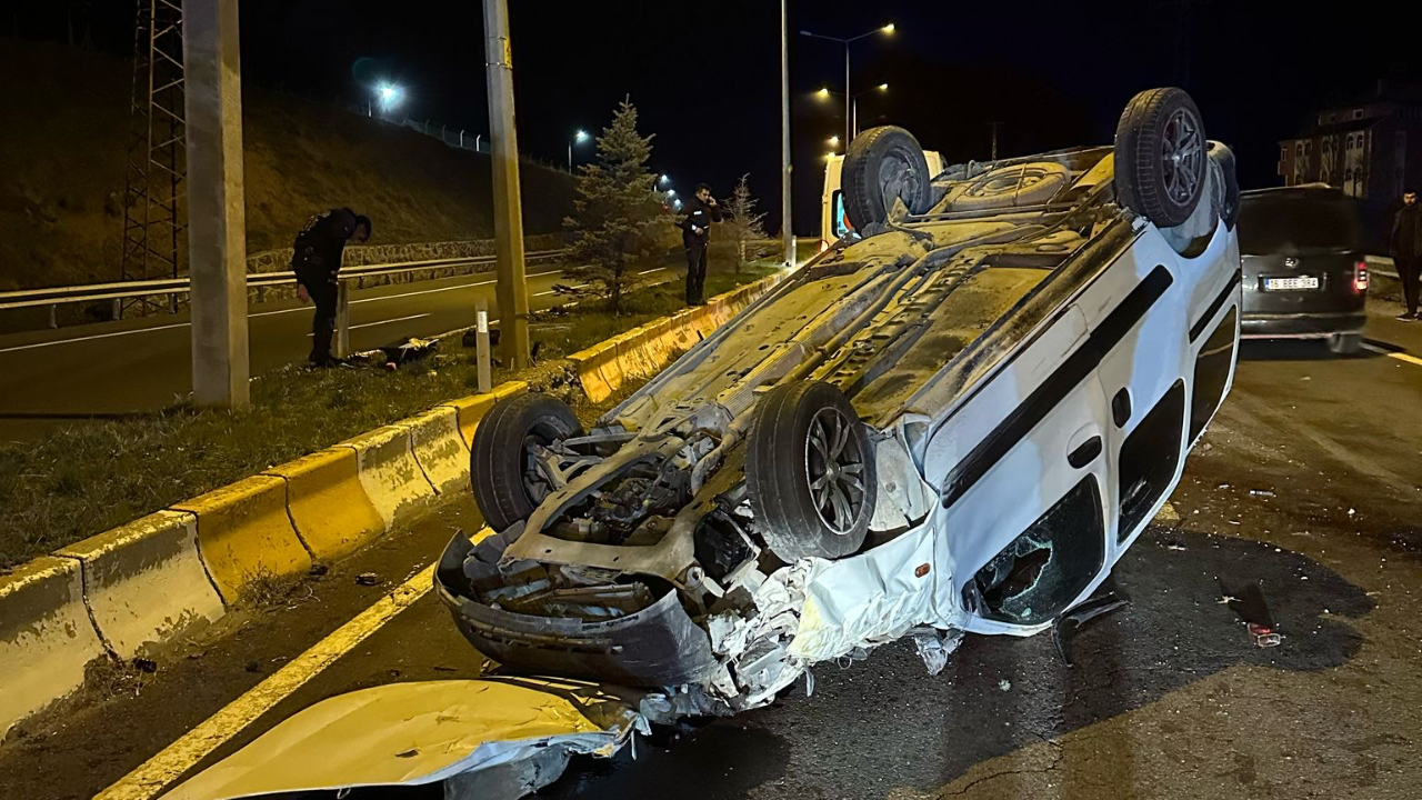 Ağrı’da kamyonet devrildi: 2 yaralı