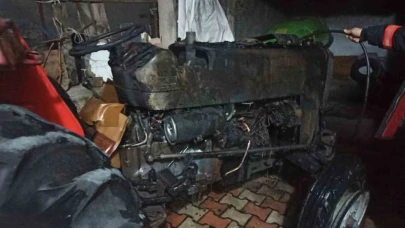 Malatya’da park halinde alev alan traktör kullanılamaz hale geldi