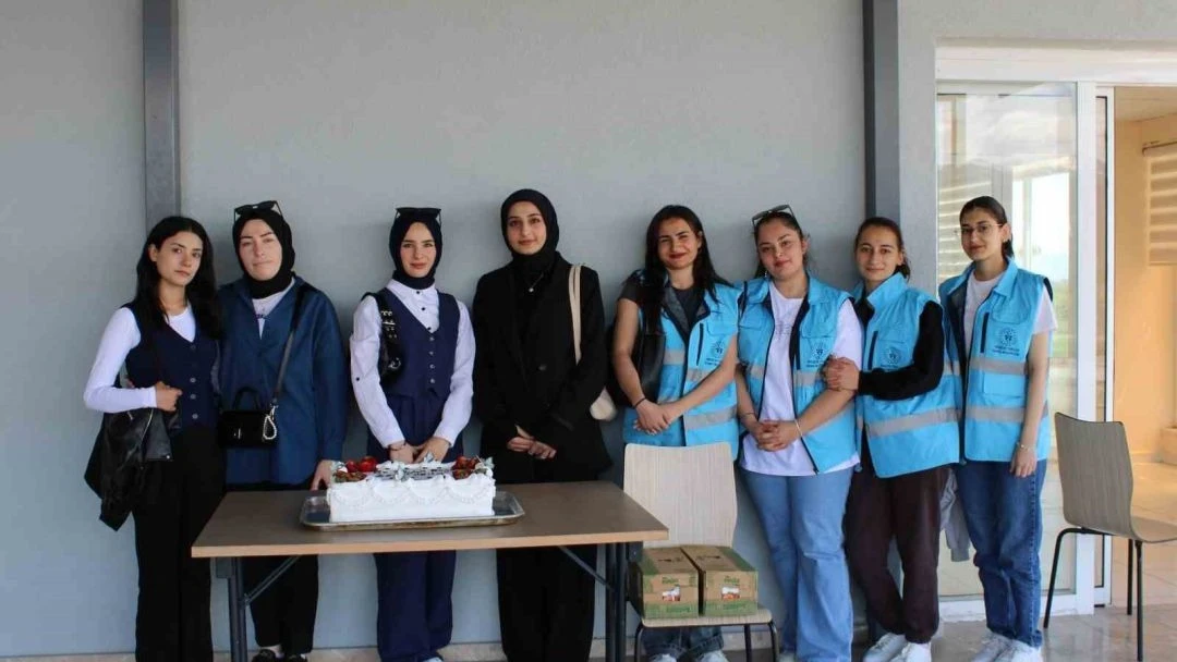 Öğrencilerden rehabilitasyon merkezine anlamlı ziyaret