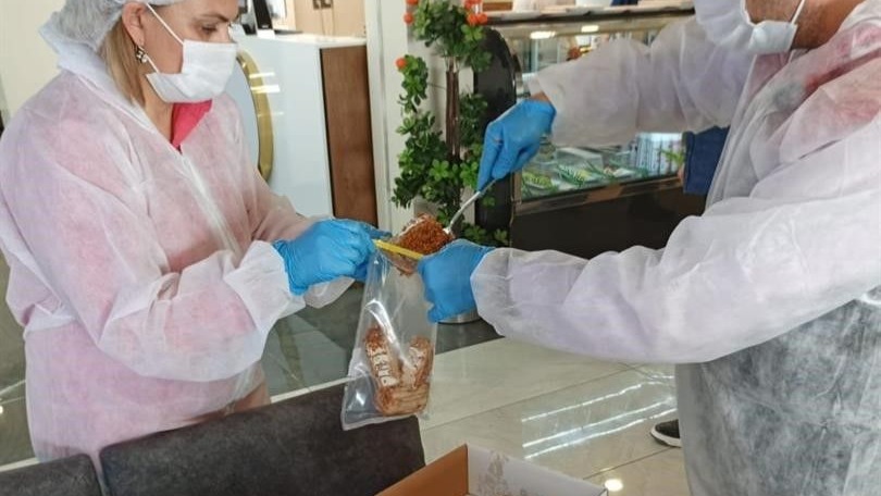 Gıda Kontrol Görevlileri gıda güvenliği için numune denetimleri sürüyor