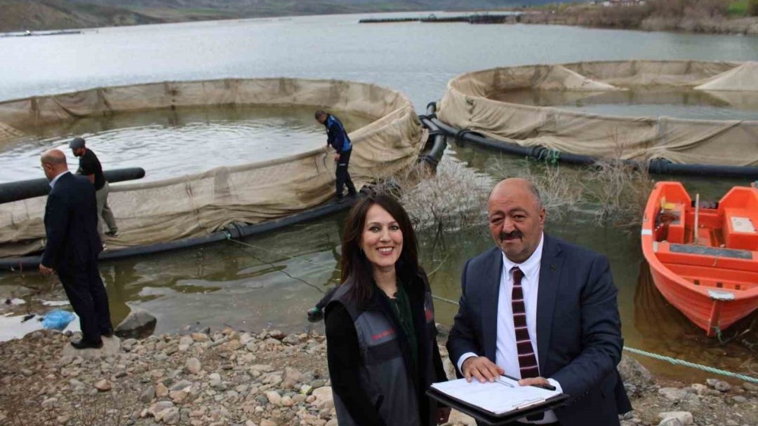 Erzincan'ın Tercan Baraj Gölüne milyonlarca yavru balık bırakılacak