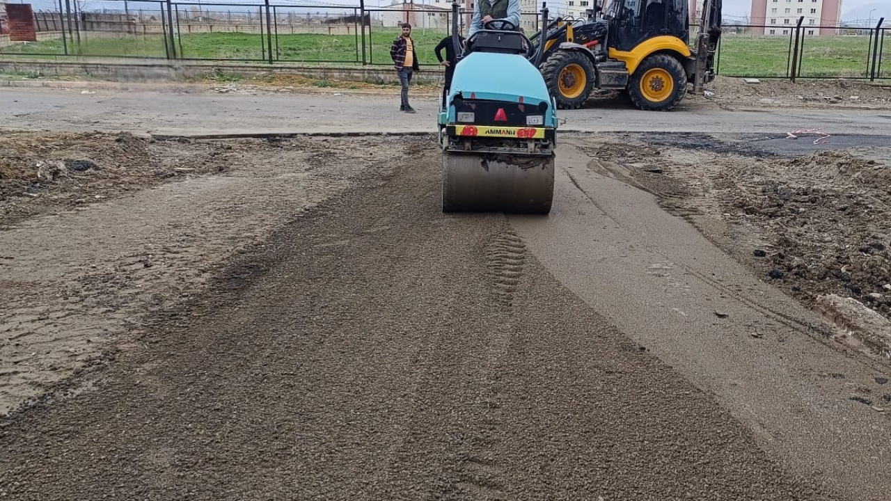 Ağrı Belediyesi’nden Yol Konforunu Artıracak Asfalt Hamlesi