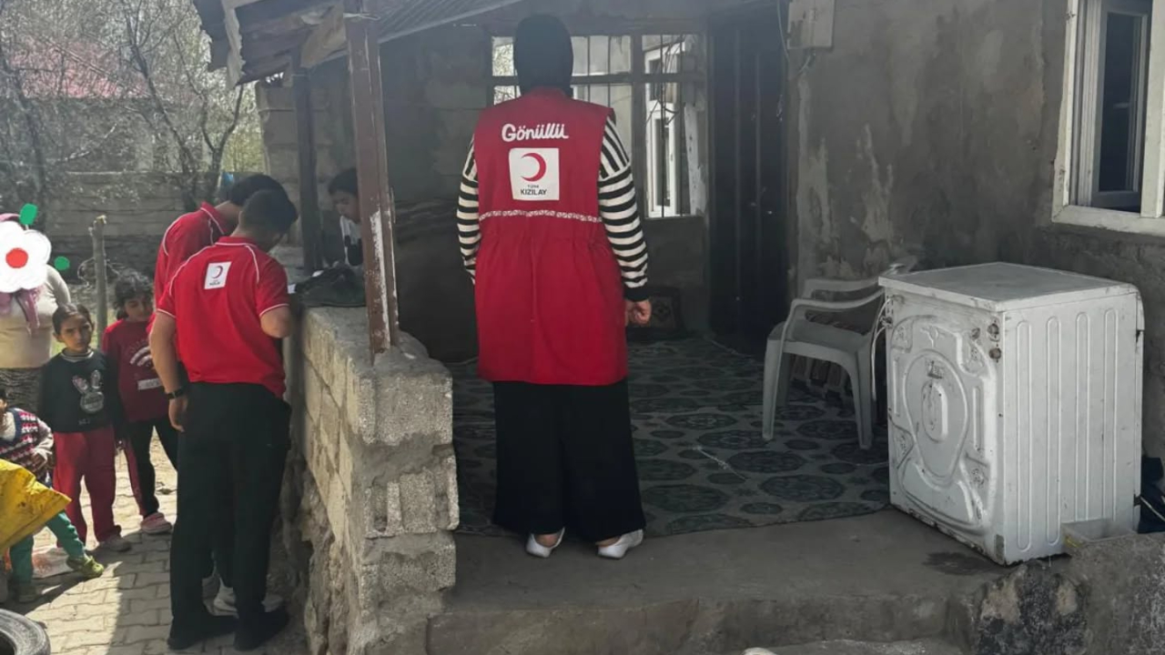 Türk Kızılay Patnos Şubesi Gönülleri Isıtmaya Devam Ediyor