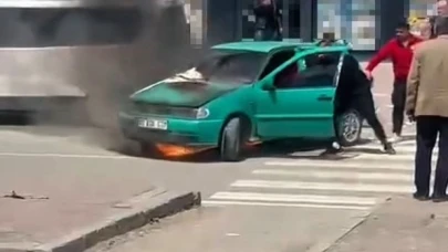 Park halindeki araç alev aldı