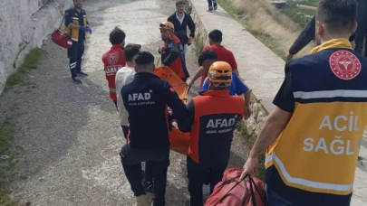 Van'da kaleden düşen yaşlı kadın kurtarıldı
