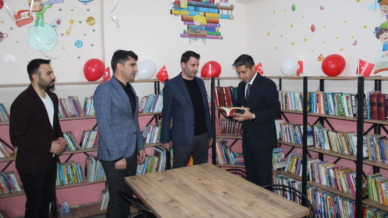 Hamur’da Minik Yürekler Kitapla Buluştu
