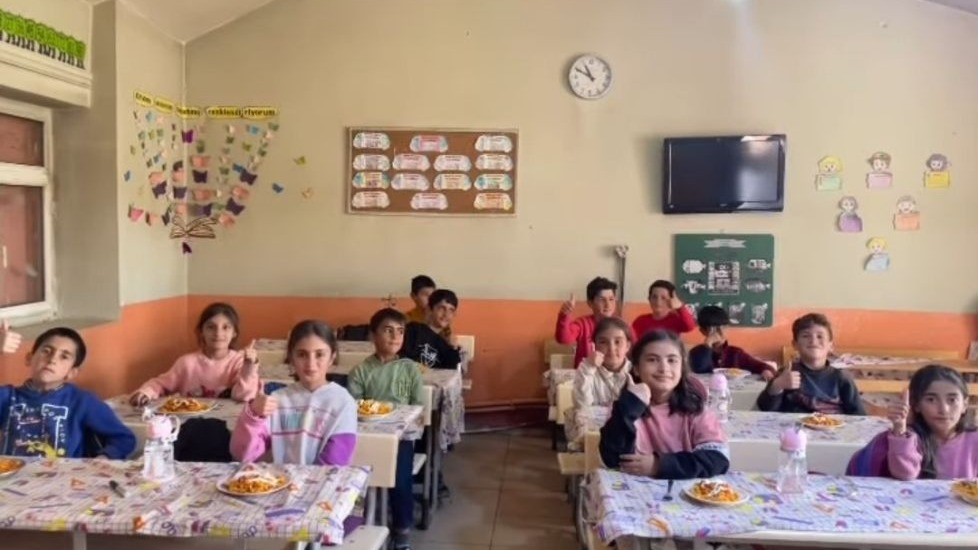 Ağrı'nın Diyadin ilçesinde öğrenciler makarna yaparak eğlendi