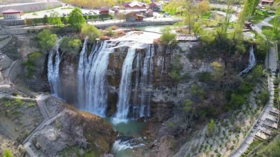 Erzurum Tortum Şelalesi baharla birlikte coşmaya hazırlanıyor