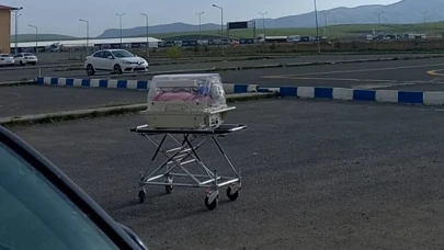 Ağrı’da tedavi gören 10 günlük bebek helikopter ambulansla Van’a sevk edildi
