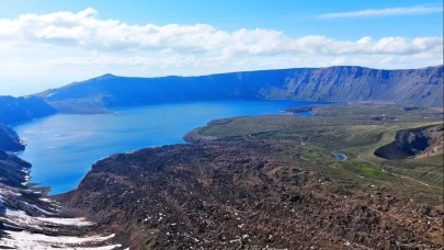 Bitlis'te turizm sezonu açılan Nemrut Kalderası havadan görüntülendi
