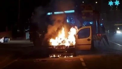 Erzurum'da seyir halindeki araç alev aldı
