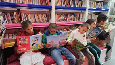 Gezici Kütüphane Tutak’ta Öğrencilerle Buluştu