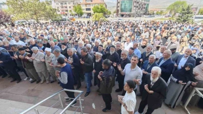 Erzincan’dan hacı adayları Medine’ye uğurlandı