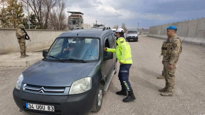 Ağrı’da Jandarma denetimlerinde 14 araç trafikten men edildi