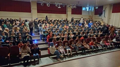 Erzincan'da ’Harikalar Mutfağı’’ adlı çocuk oyunu sahnelendi
