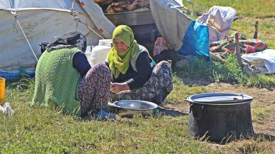 Göçerlerin zorlu yayla hayatı başladı