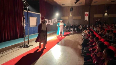 Gürpınarlı çocukların tiyatro sevinci