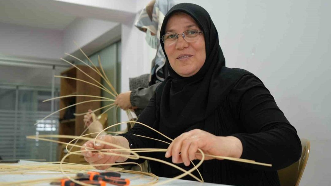 Kanser hastası kadınlar, umutlarını rattan objelere taşıdı