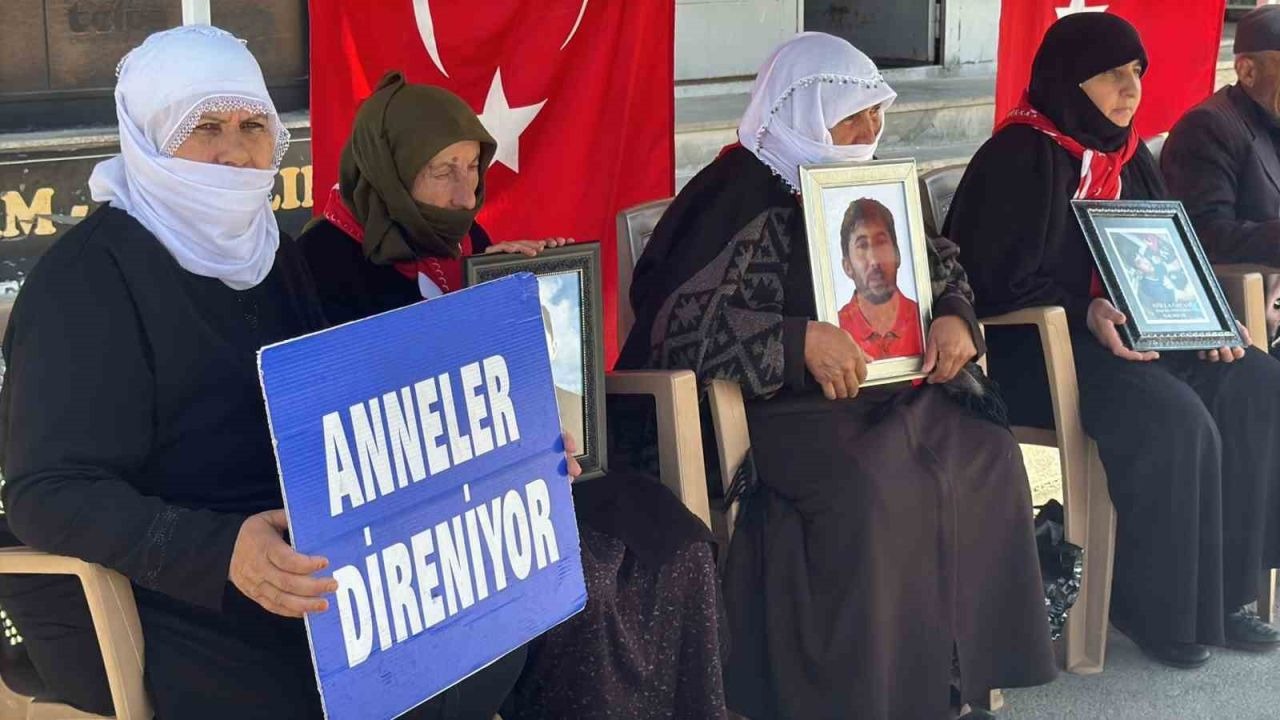 Muş'ta evlat nöbeti devam ediyor