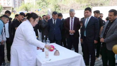 Hakkari TOBB Hüseyin Çelik Anadolu İmam Hatip Lisesinden festival coşkusu