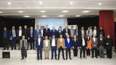 Van Büyükşehir Belediyesi, Çatak ve Bahçesaray’da mahalle muhtarları ile buluştu