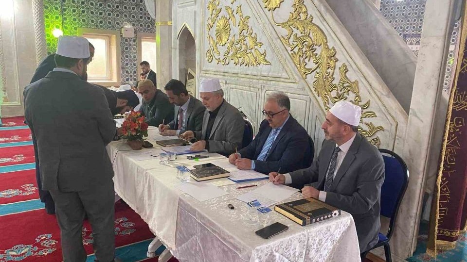Erzurum’da din görevlileri hafızlıkta yarıştı