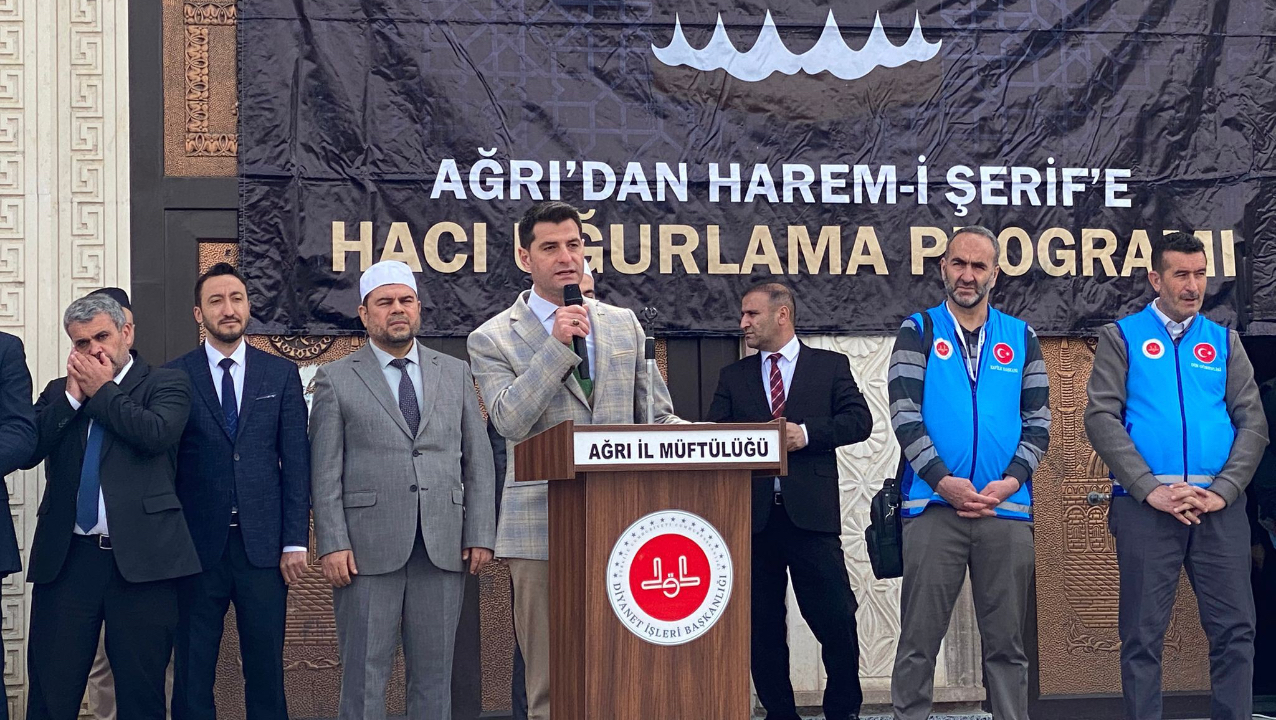 Ağrı’da Hacı Adayları Dualarla Uğurlandı