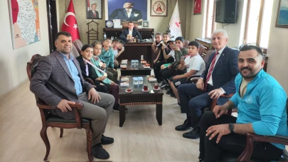 Tutak Esat Demir İlkokulu Öğrencilerinden Tenis Şampiyonluğu