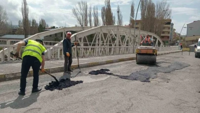 Ardahan’da asfalt yama çalışması