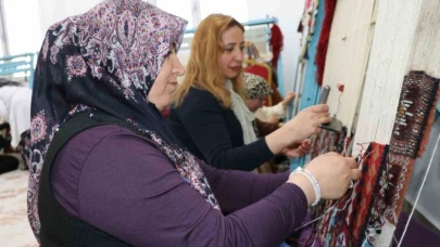 Kilimler kadınların eliyle sonraki nesillere aktarılıyor