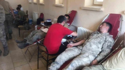 Jandarmadan kan bağışı