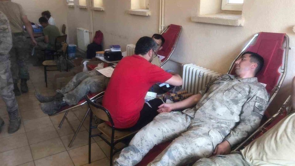 Jandarmadan kan bağışı