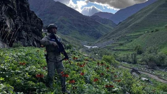 Jandarmadan ters lalelere sıkı koruma