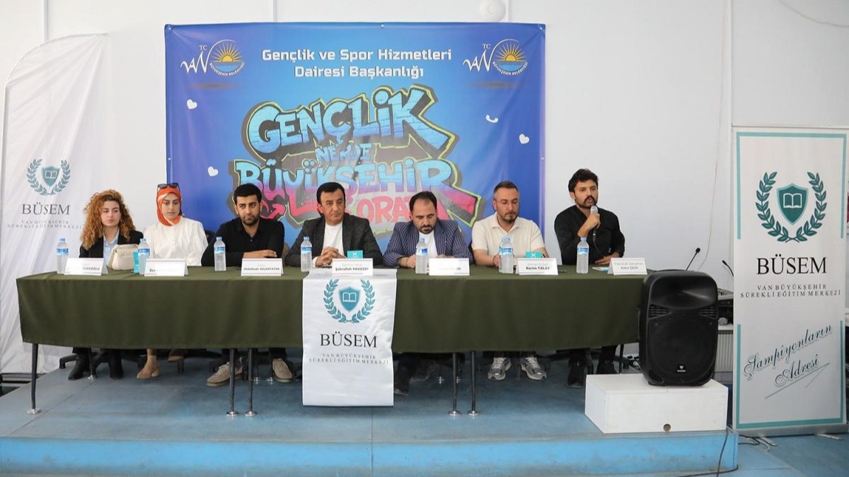 Van'da öğrencilere ‘meslek tanıtım’ semineri verildi