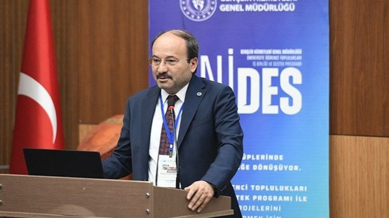 Fen Lisesi Öğrencileri ETÜ’de düzenlenen sempozyumda buluştu